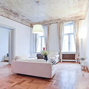 Beautiful 3 Bedroom In 7th District Apartment
